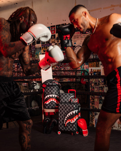 SPRAYGROUND® POUCHETTE SHARKS IN PARIS VANQUISH II CROSSOVER CLUTCH